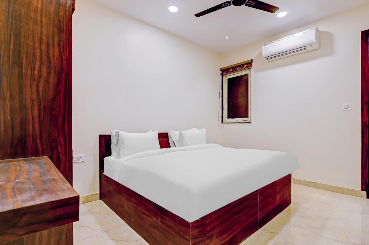Collection O Hotel Aditya Palace Near Leisure Valley Park Gurgaon Exterior photo